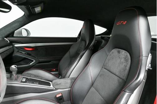2016 Porsche Cayman GT4
