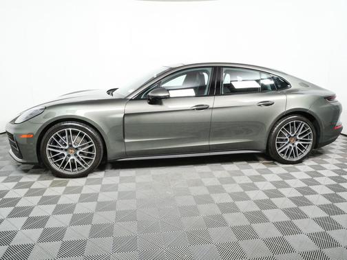 Aventurine Green Metallic 2025 Porsche Panamera 4
