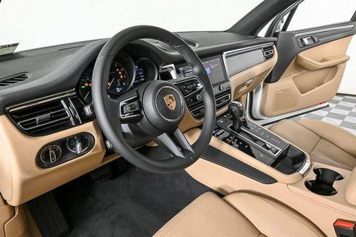 2025 Porsche Macan AWD