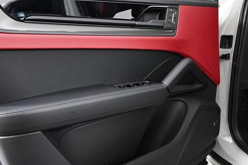 2025 Porsche Cayenne GTS