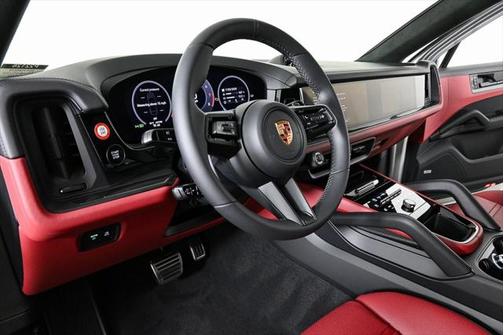 2025 Porsche Cayenne GTS