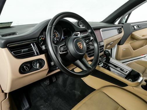 2022 Porsche Macan AWD