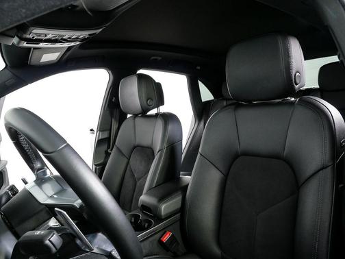 Volcano Grey Metallic 2020 Porsche Macan Macan