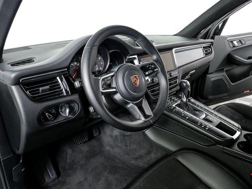 Volcano Grey Metallic 2020 Porsche Macan Macan