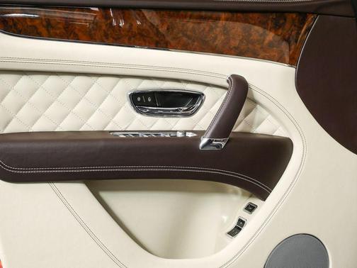 Havana Metallic 2017 Bentley Bentayga W12