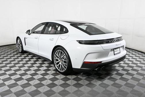 2025 Porsche Panamera 4