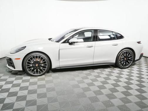 Chalk 2024 Porsche Panamera 4