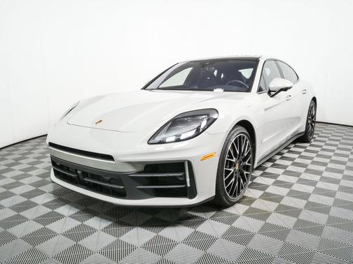 Chalk 2024 Porsche Panamera 4