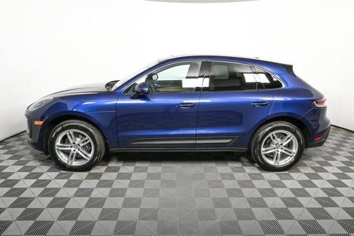 Gentian Blue Metallic 2026 Porsche Macan Macan
