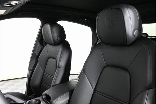2025 Porsche Cayenne AWD