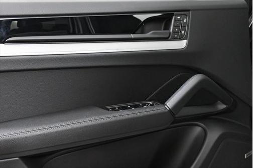 2025 Porsche Cayenne AWD