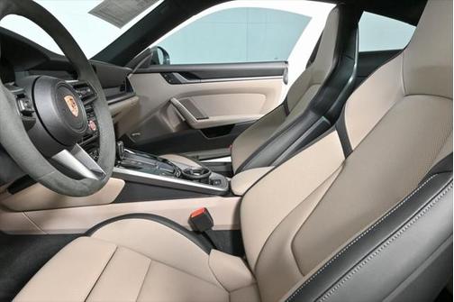 2025 Porsche 911 Carrera