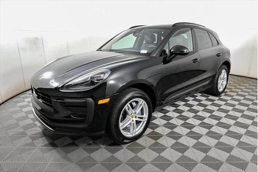 2025 Porsche Macan Base