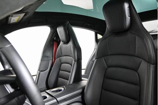 2022 Porsche Taycan Turbo