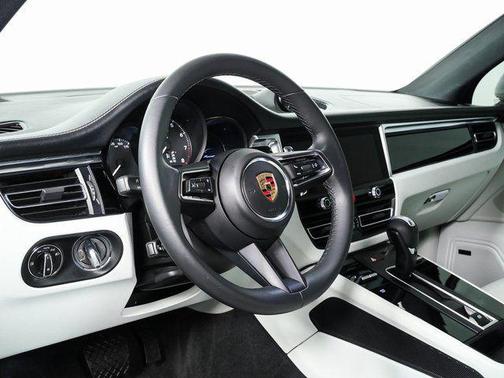2024 Porsche Macan AWD