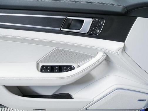 2022 Porsche Panamera Turbo S