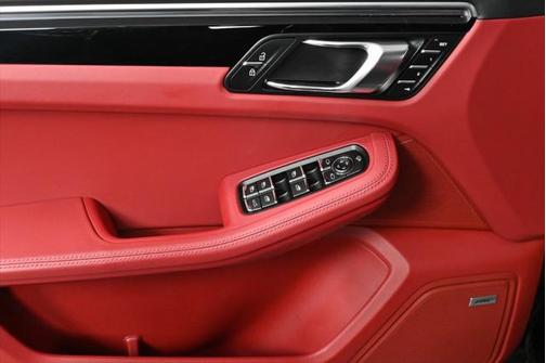 2022 Porsche Macan Base
