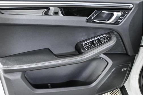 2021 Porsche Macan Base