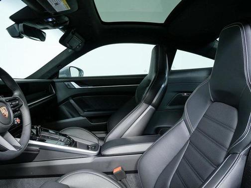 2025 Porsche 911 Carrera 4 GTS