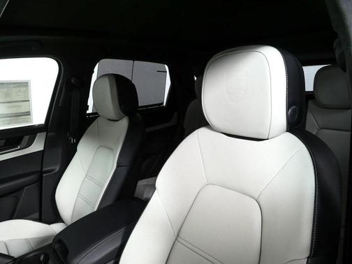 2026 Porsche Cayenne GTS