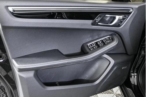 2022 Porsche Macan Base