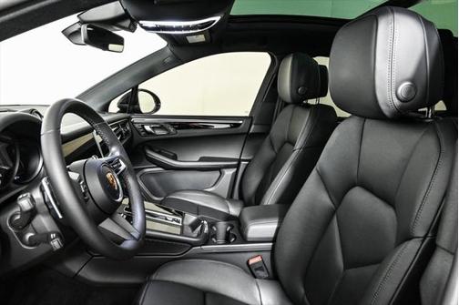 2022 Porsche Macan Base