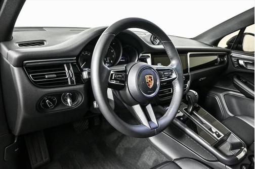 2022 Porsche Macan Base