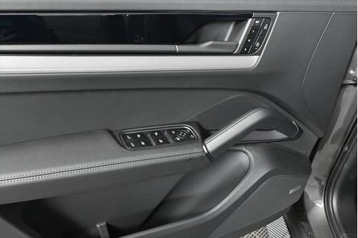 2025 Porsche Cayenne AWD
