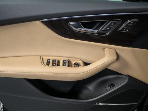 2023 Audi Q8 55 Premium Plus