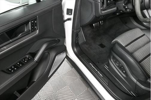 2024 Porsche Cayenne E-Hybrid S