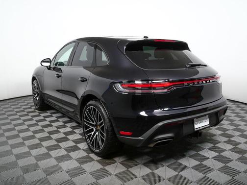 2025 Porsche Macan AWD