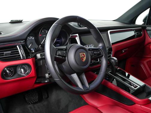 2025 Porsche Macan AWD