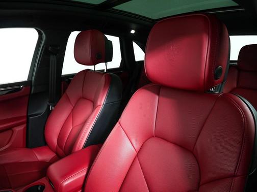 2025 Porsche Macan AWD