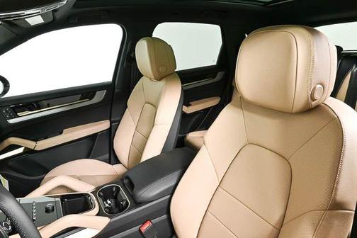 2025 Porsche Cayenne AWD