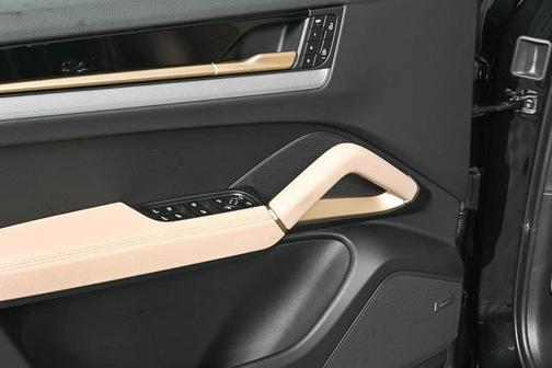 2025 Porsche Cayenne AWD