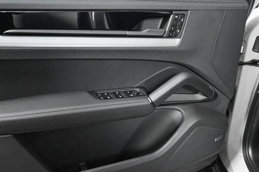 2024 Porsche Cayenne AWD