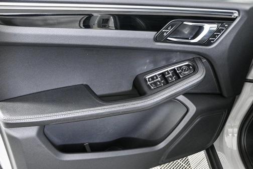 2024 Porsche Macan AWD
