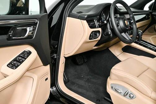 2025 Porsche Macan AWD