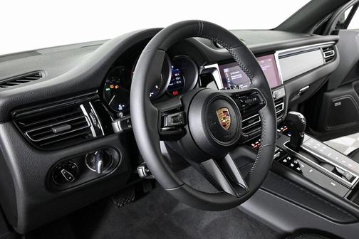2025 Porsche Macan AWD