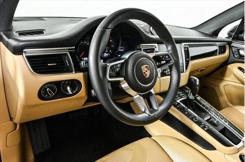 2017 Porsche Macan Base