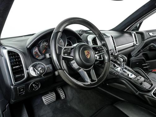2017 Porsche Cayenne GTS