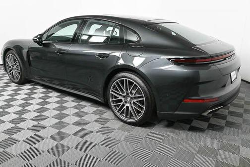 2024 Porsche Panamera 4
