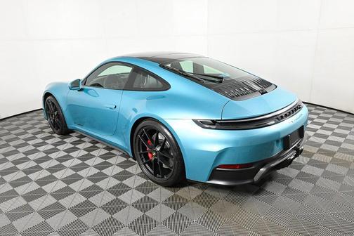 2025 Porsche 911 Carrera GTS