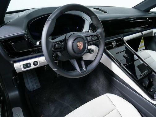 2026 Porsche Panamera 4