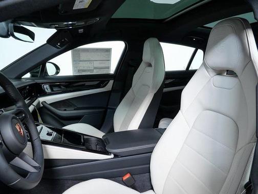 2026 Porsche Panamera 4