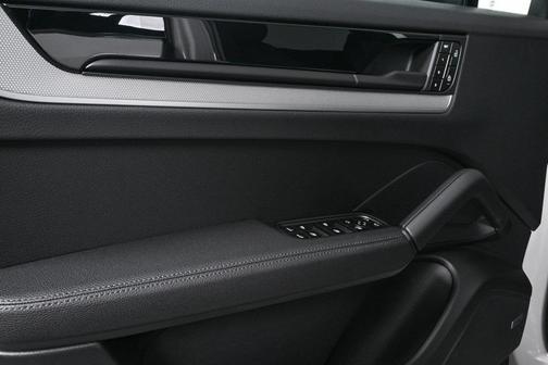 2025 Porsche Cayenne AWD