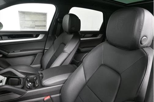 2025 Porsche Cayenne AWD