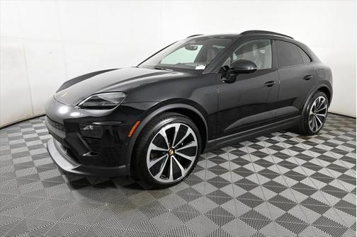 2025 Porsche Macan Base