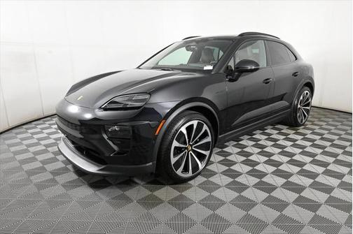 2025 Porsche Macan Base
