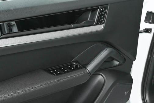 2024 Porsche Cayenne AWD